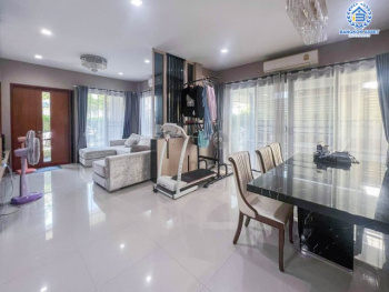 *****บ้านเดี่ยวมือสองย่านกรุงเทพฯ ม.ไลฟ์บางกอกบูเลอวาร์ด รามอินทรา เนื้อที่กว้างขวางเกือบ 65 ตร.ว. ฟังก์ชัน 4 ห้องนอน 4 ห้องน้ำ ที่จอดรถ 2 คัน บนทำเลแห่งการเดินทาง ใกล้รถไฟฟ้าสายสีชมพู "สถานีนพรัตนราชธานี" และทางด่วน "พระราม2-กาญจนาภิเษก"